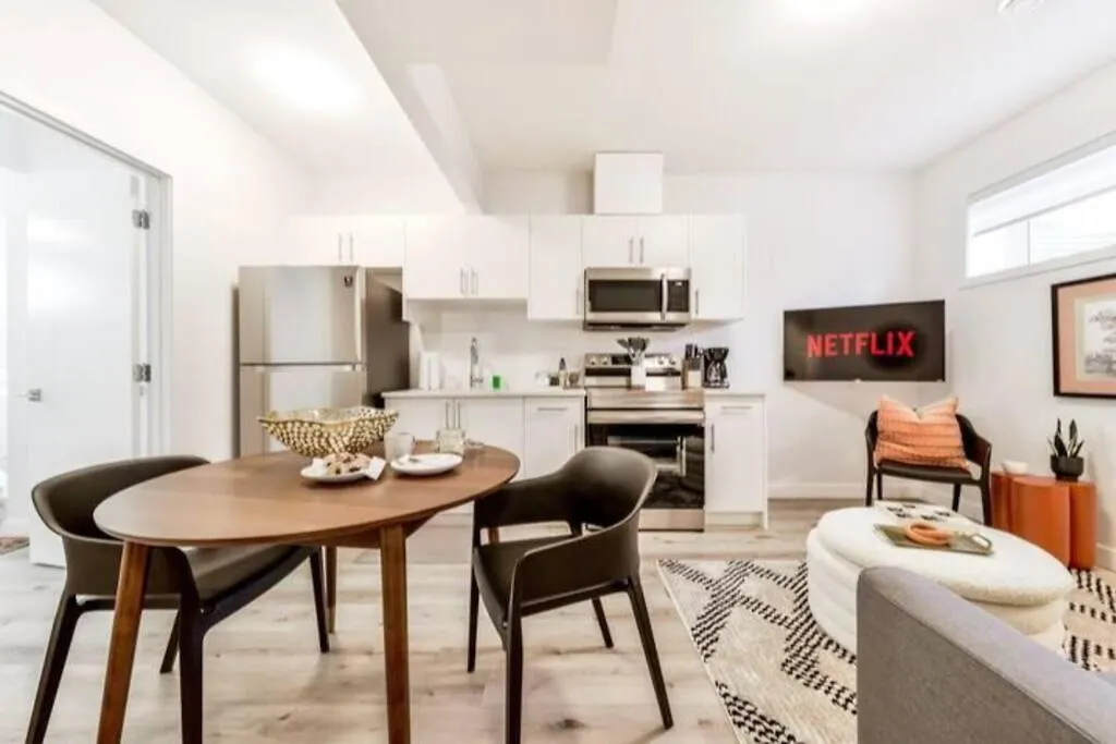 Cozy Nordic Utopia, Bsmt Suite Near Wem & Dt, King Bed, Wifi Edmonton Ferienhaus